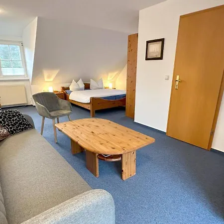 Zimmer-4 Guest house